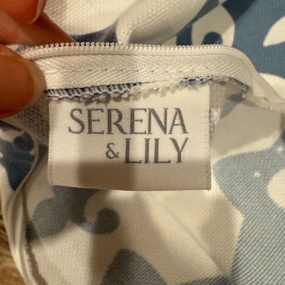 Serena & Lily Blue and White indoor/outdoor pillow covers - Picture 4 of 5
